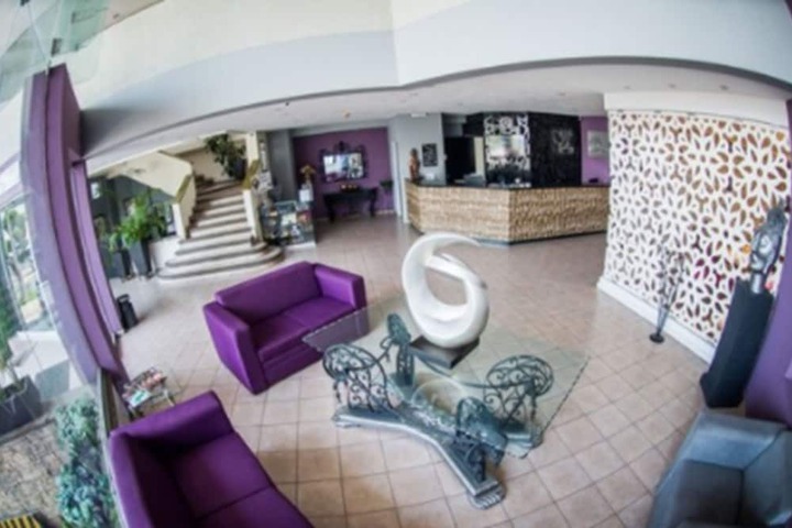 Entrance & Lobby