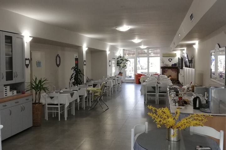 Lounge 80 of 92
