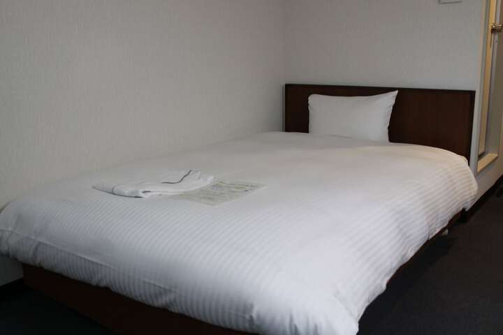 Room 10 of 32