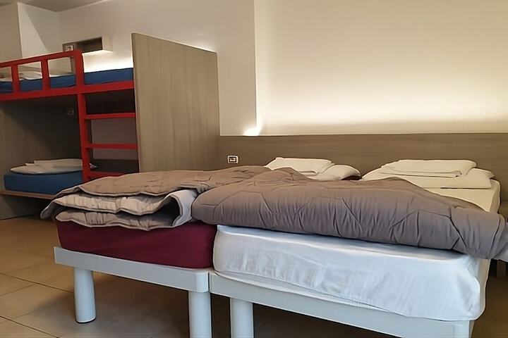 Room 30 of 46