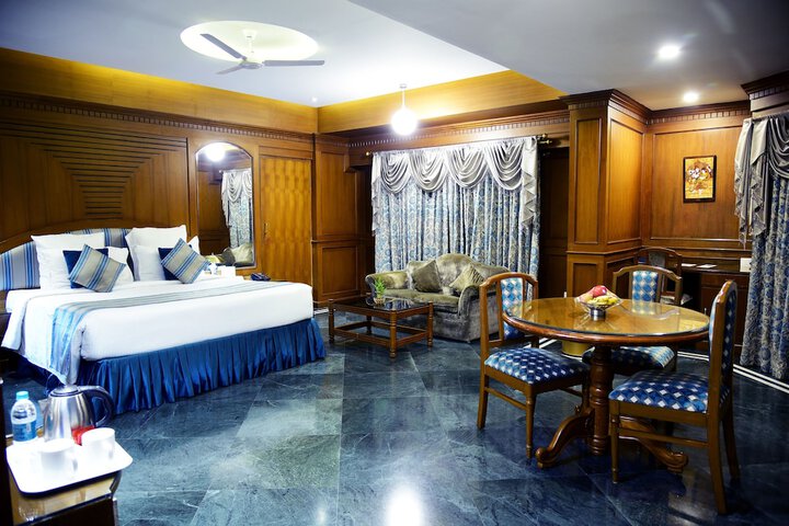Room 7 of 33