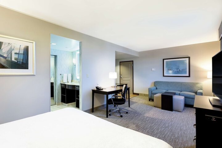 Presidential 2 King and 1 Sofa Bed (3 of 31)