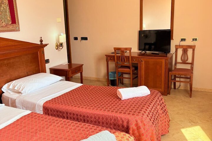 Room 16 of 85