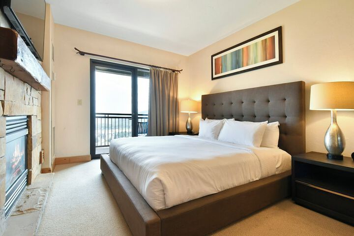 Room 35 of 181