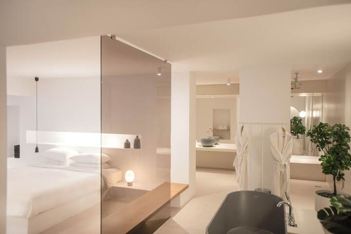 Room 33 of 91
