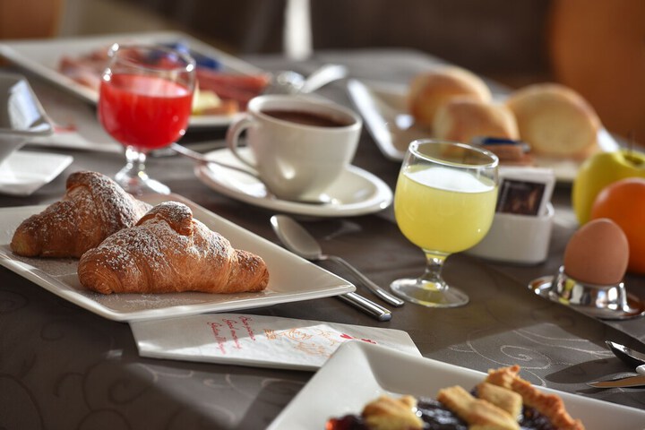 Breakfast/Coffee Service 56 of 77