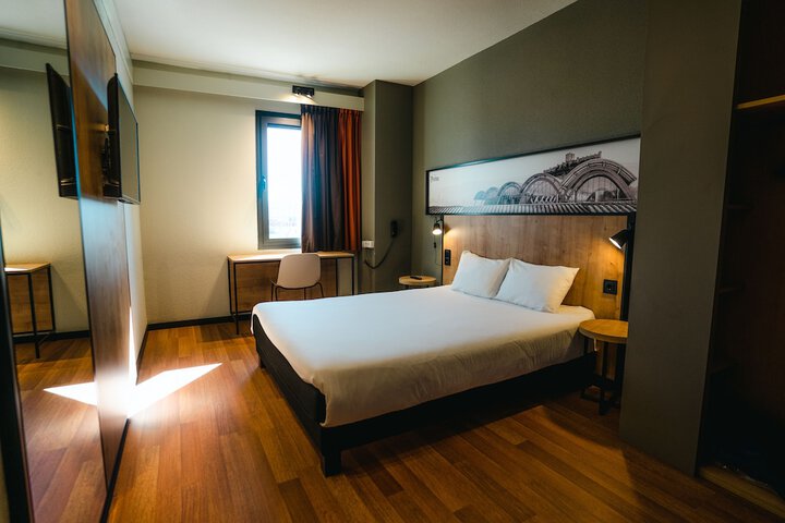 Room 14 of 120