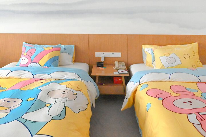 Room 18 of 125