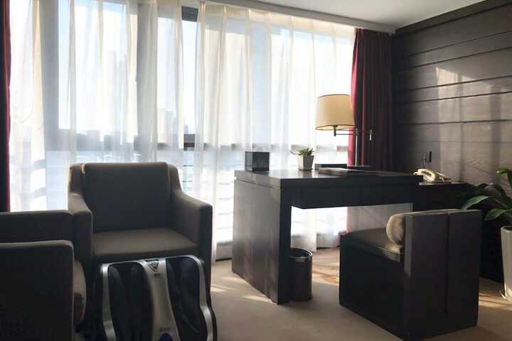 Room 6 of 46