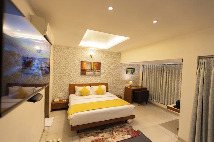 Room 28 of 61