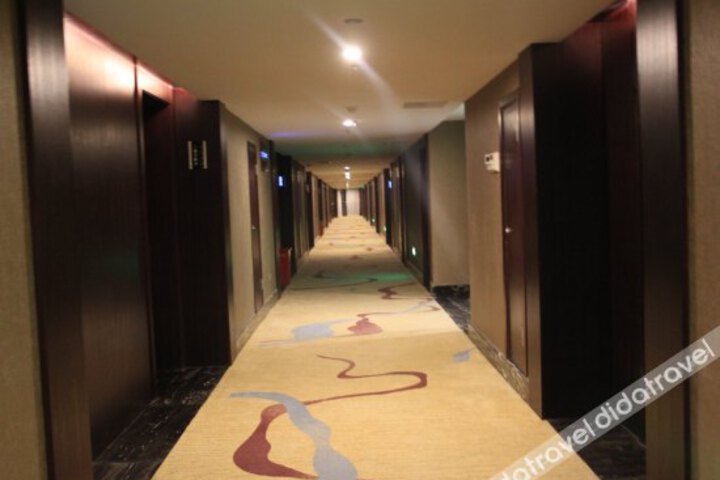 Yiqing Holiday Hotel