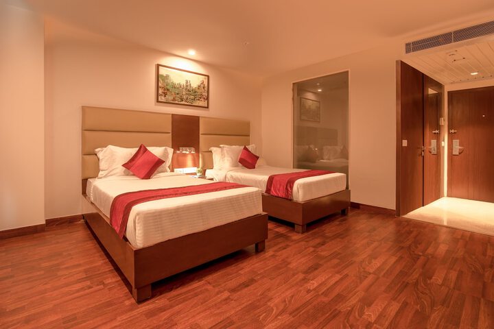 Room 9 of 30