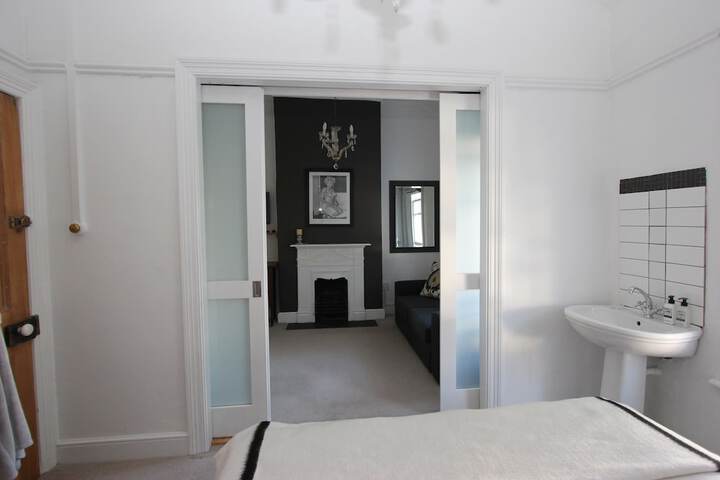 Room 11 of 40