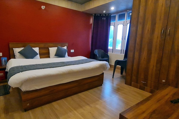 Goroomgo GP Mall Road Nainital