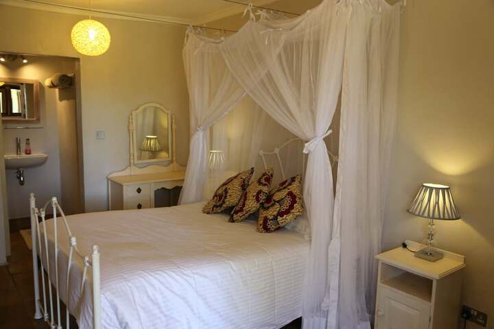 Room 5 of 33