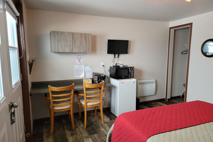 Room 6 of 13