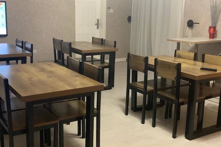 Dining 2 of 9