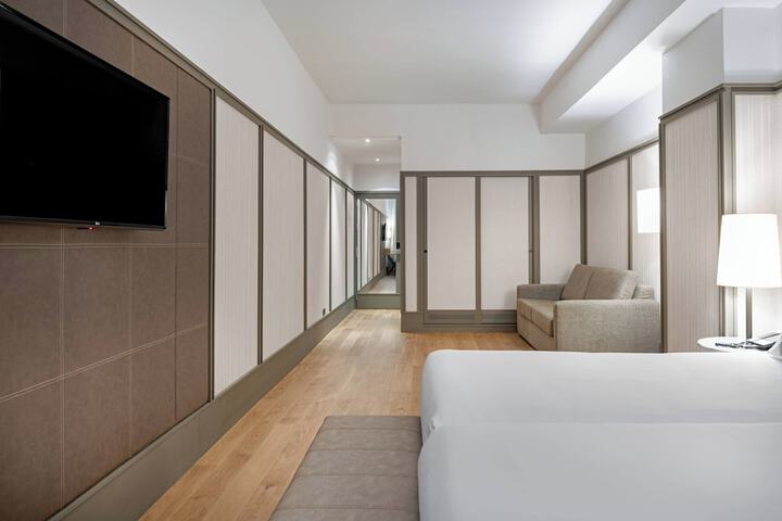 Room 12 of 68