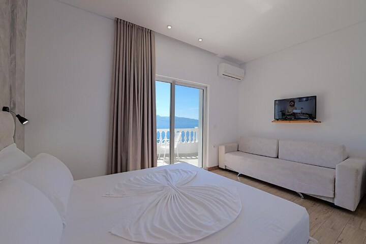 Room 21 of 141