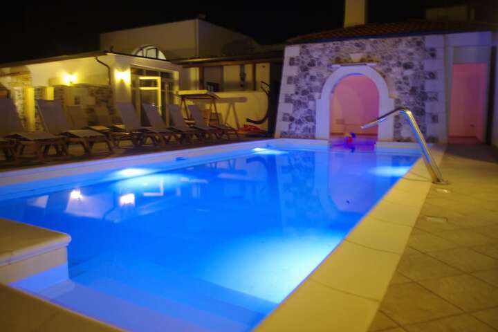 Pool 29 of 76