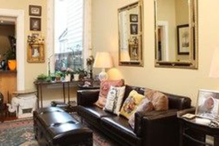 Lounge 5 of 14