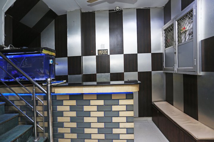 OYO 23428 ROYAL REGENCY
