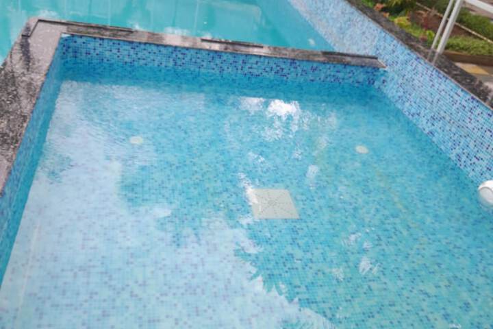 Pool 24 of 38