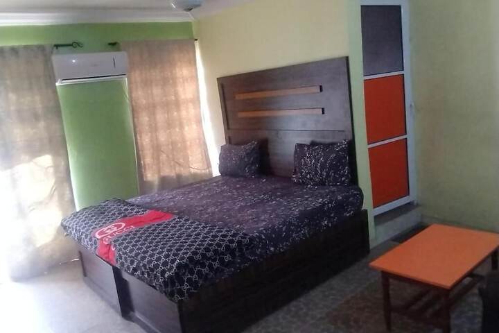 Room 11 of 27