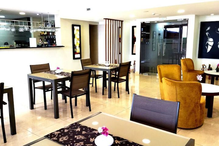 Lounge 40 of 46