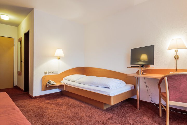 Room 8 of 35