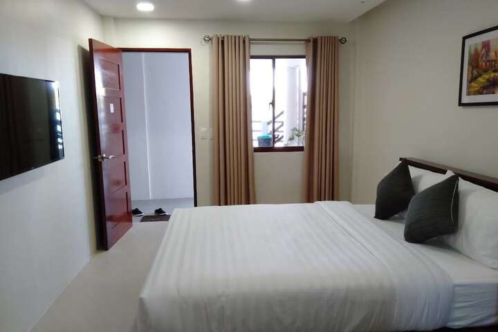 Room 9 of 29