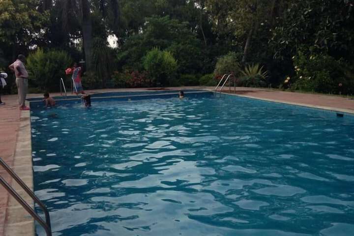 Hotel Pool
