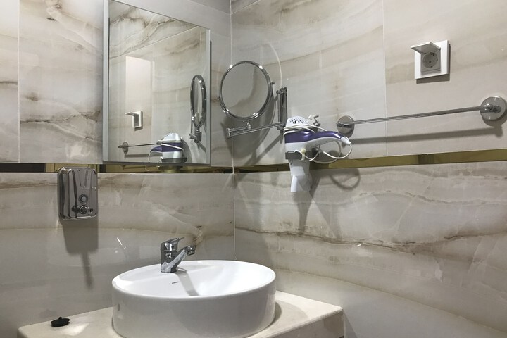 Room 19 of 28