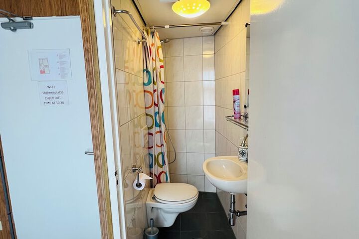 Room 19 of 37