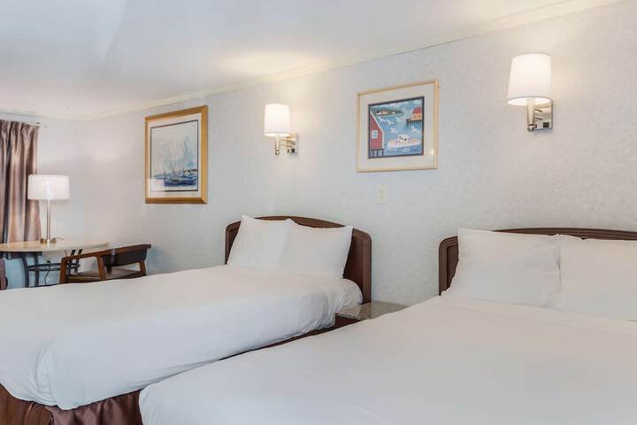 Best Value Deluxe 2 Double Beds (6 of 7)
