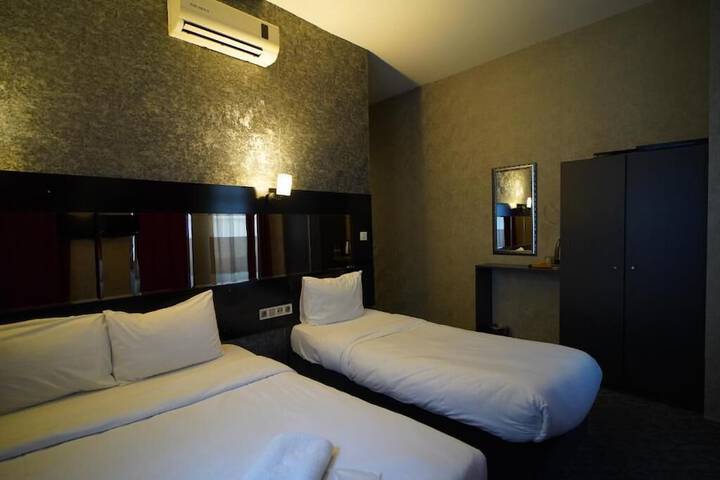 Room 10 of 36