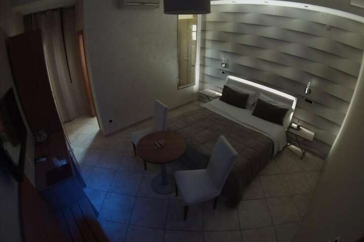 Room 8 of 41