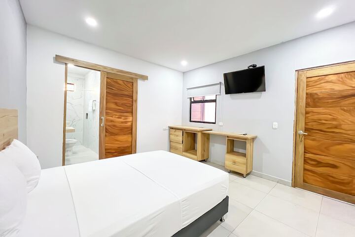 Room 10 of 18