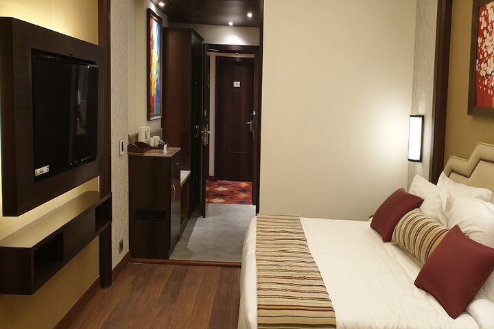 Room 13 of 40