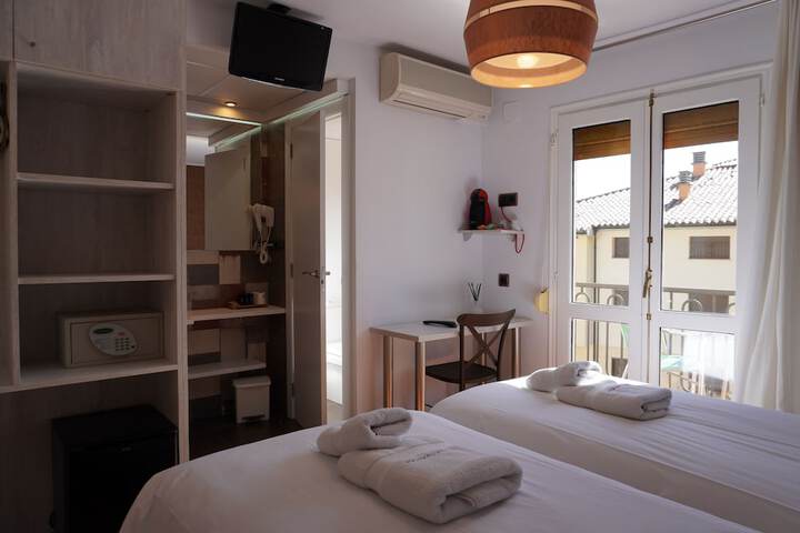 Room 12 of 42
