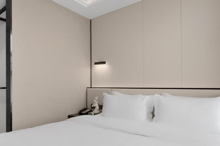 Room 3 of 34