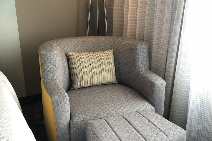 Room 6 of 33