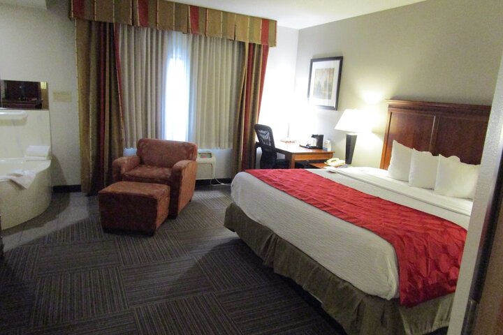 1 King Bed (20 of 37)