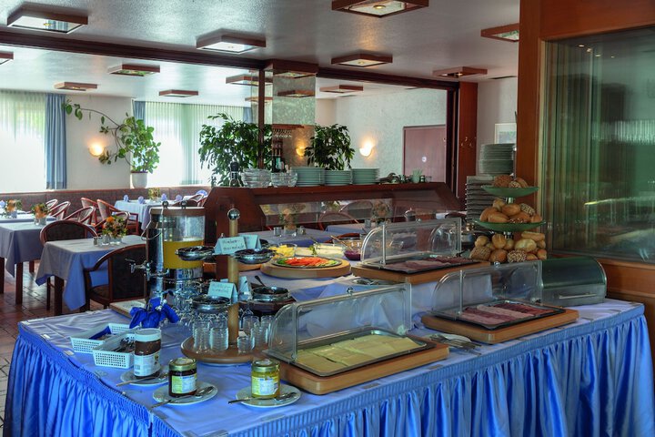Breakfast/Coffee Service 13 of 27