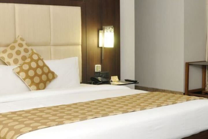 Room 2 of 6