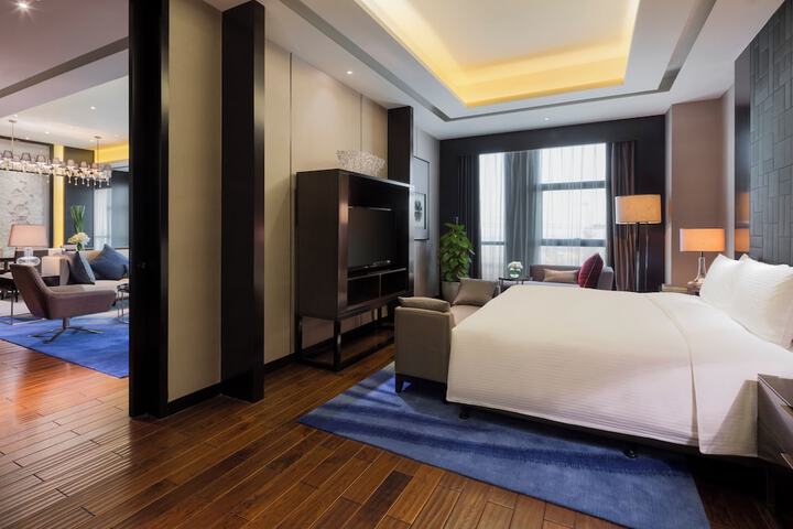 Room 9 of 36