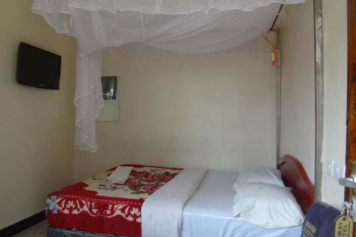 Room 12 of 25