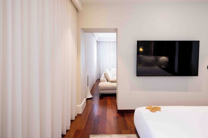 Room 14 of 48