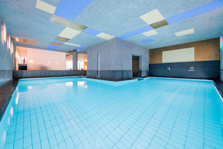 Pool 43 of 74