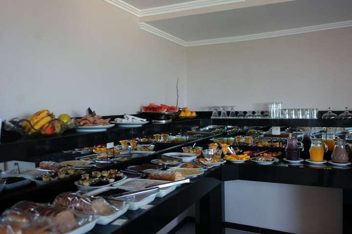Dining 14 of 16